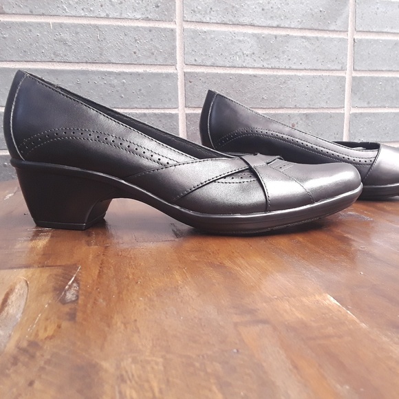 Vintage Clarks Black Leather Slip-on heels - Picture 3 of 10